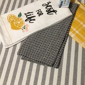 Kitchen lemon towel set NWT